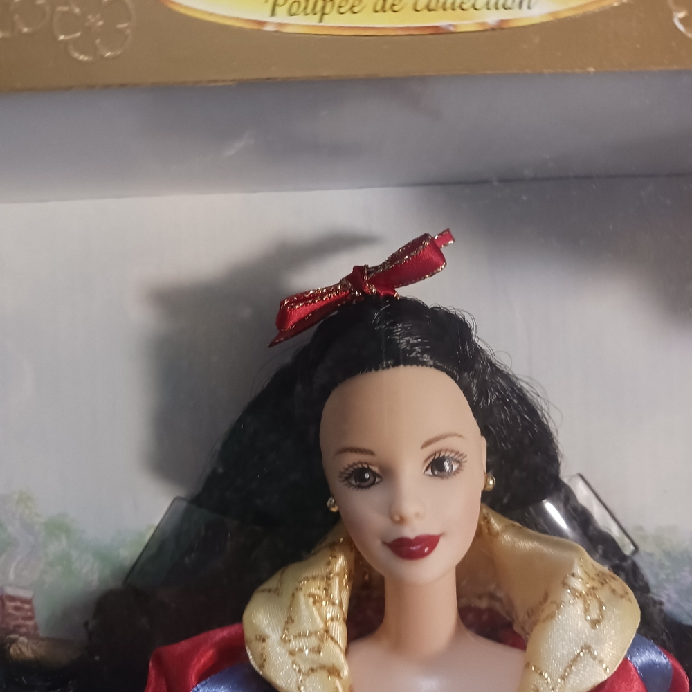 Barbie Snow White Doll with Yellow and Blue Dress - Picture 6 of 6